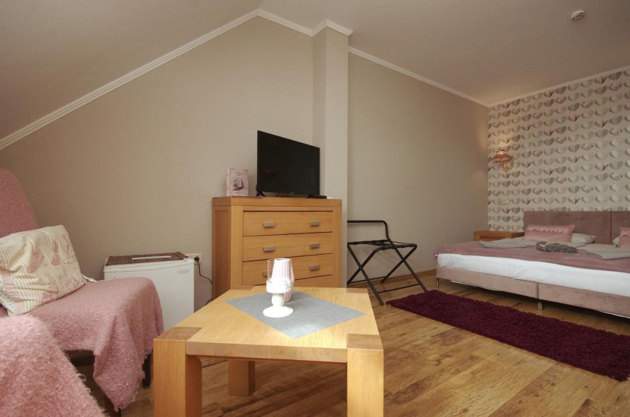 Guest House Romantika Panzio Gyula Eksteriør billede