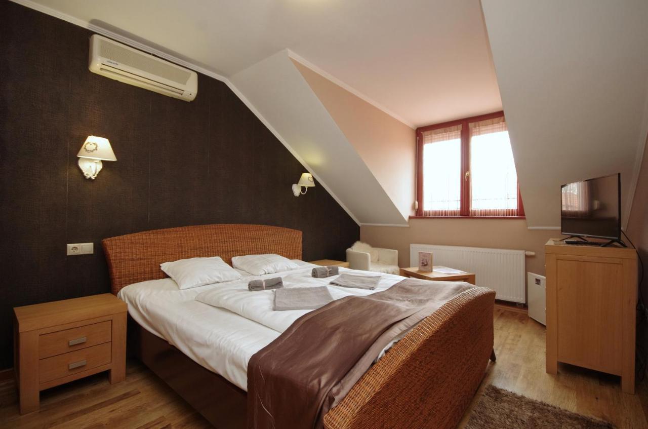 Guest House Romantika Panzio Gyula Eksteriør billede