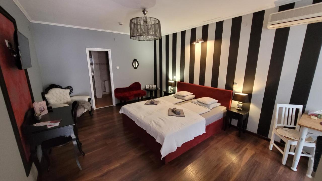 Guest House Romantika Panzio Gyula Eksteriør billede