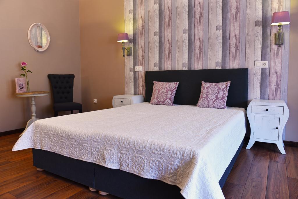 Guest House Romantika Panzio Gyula Værelse billede