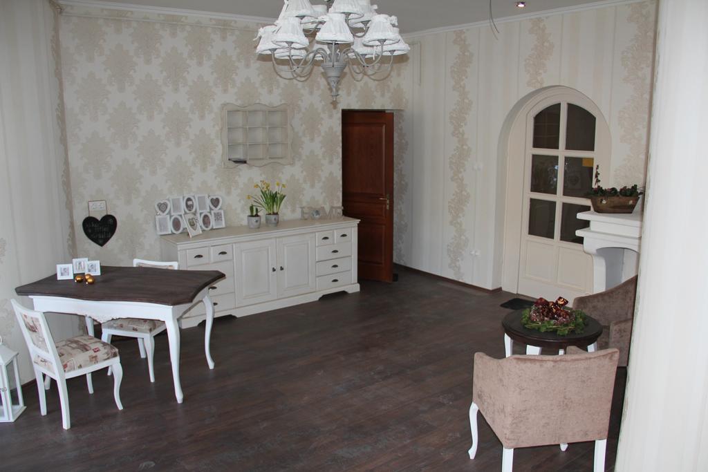 Guest House Romantika Panzio Gyula Eksteriør billede