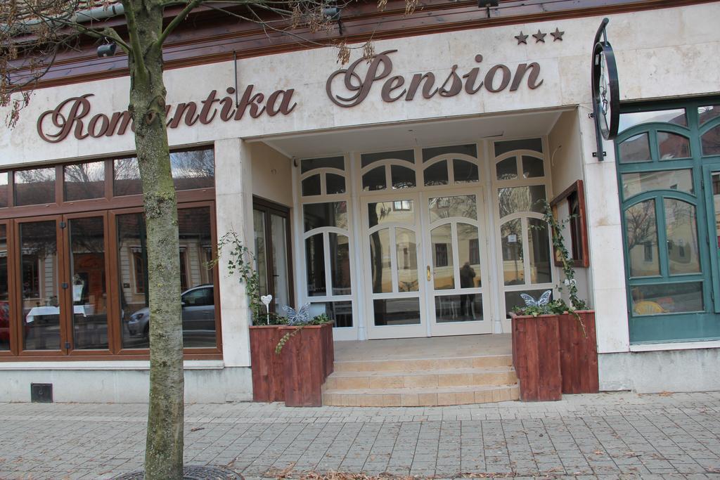 Guest House Romantika Panzio Gyula Eksteriør billede
