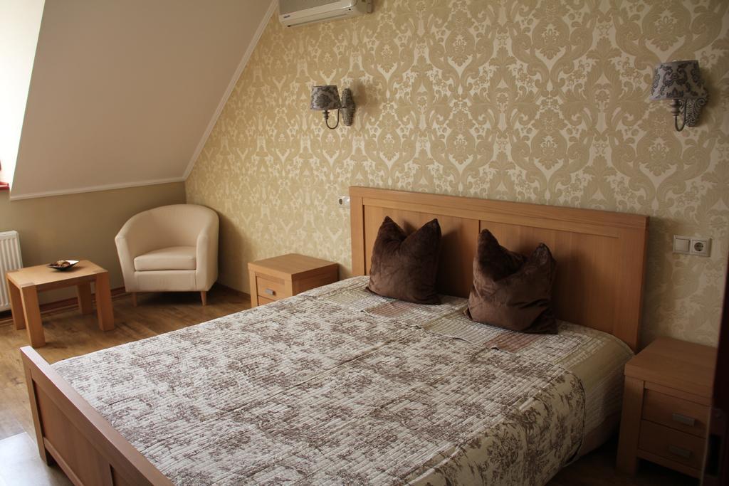 Guest House Romantika Panzio Gyula Værelse billede
