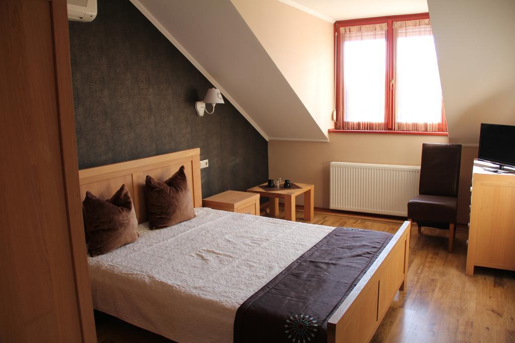 Guest House Romantika Panzio Gyula Eksteriør billede