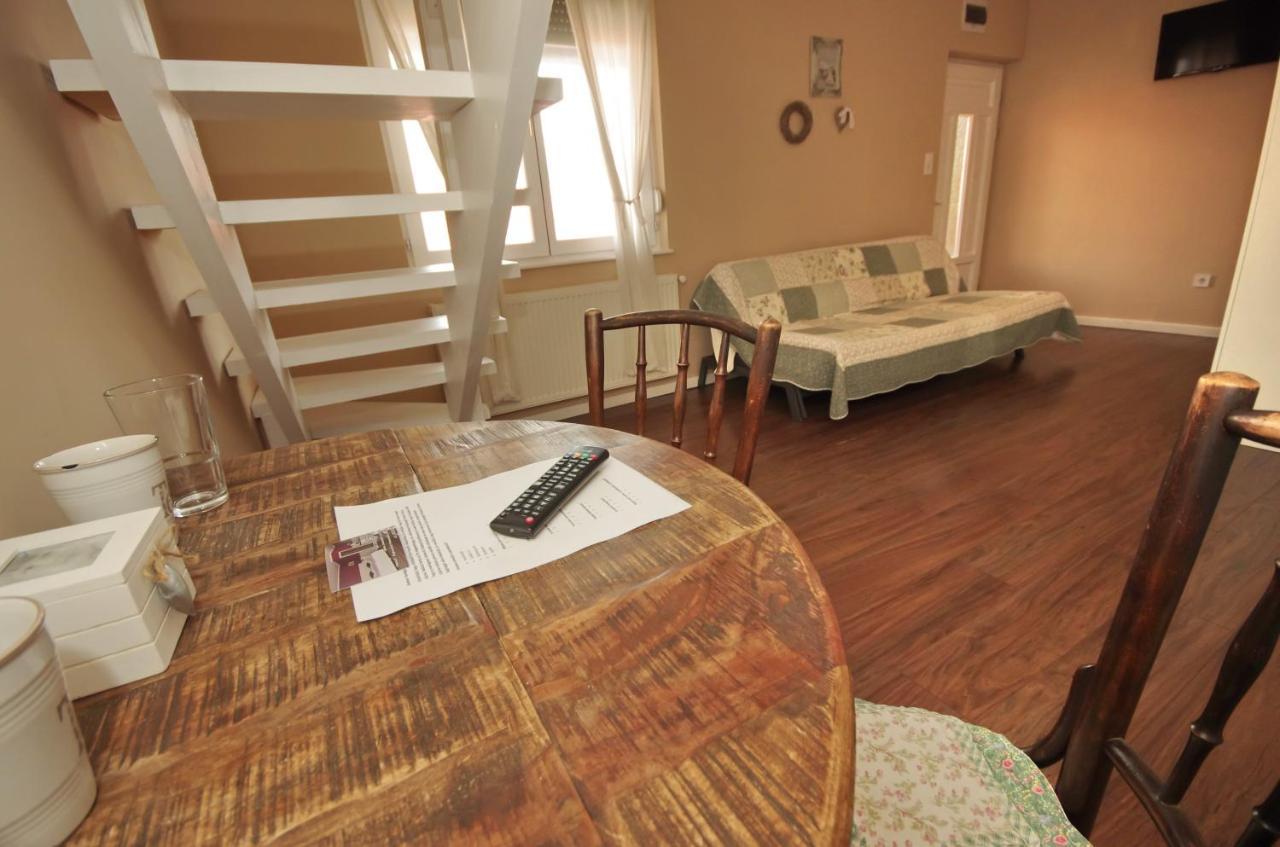 Guest House Romantika Panzio Gyula Eksteriør billede